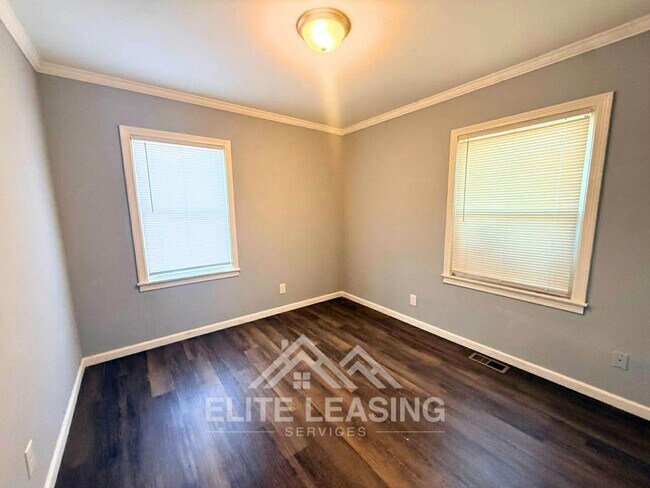 Foto del edificio - 2 Bedroom Home with Fenced Yard