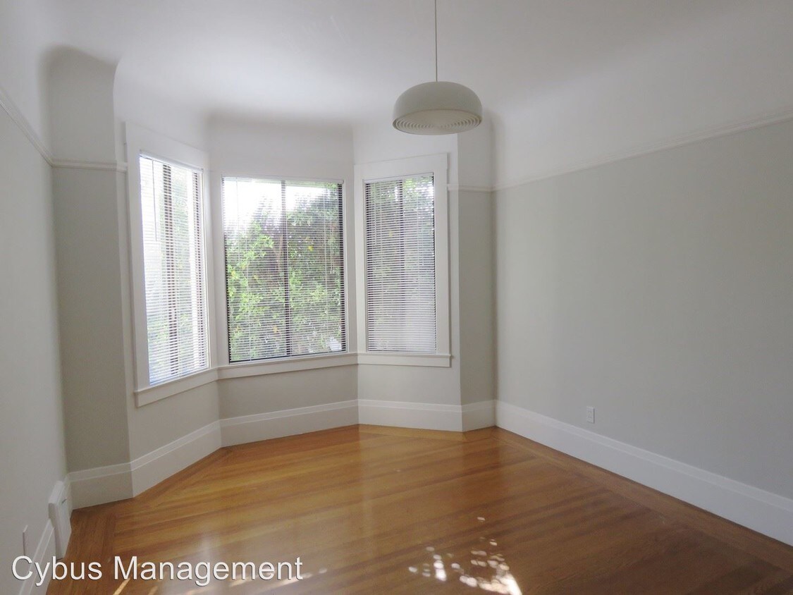 Primary Photo - 2040-2042 Greenwich St