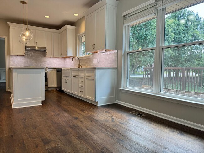 Building Photo - Fabulous 4BR remodeled home in Franklin