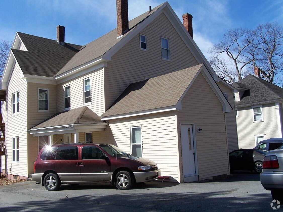 Building Photo - 18 Williams St