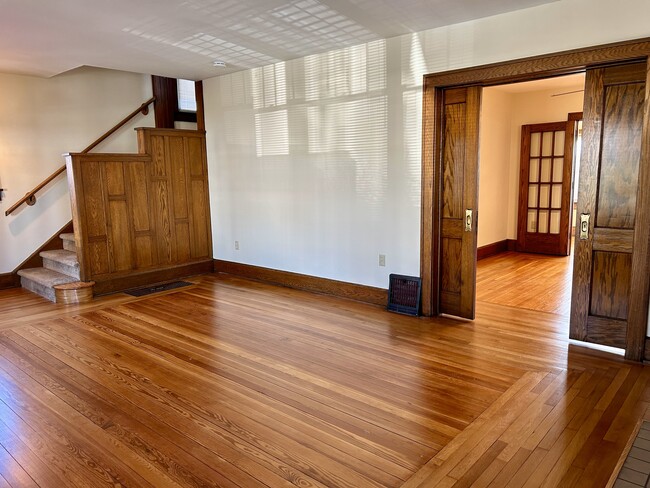 Building Photo - 117 E Boyer St