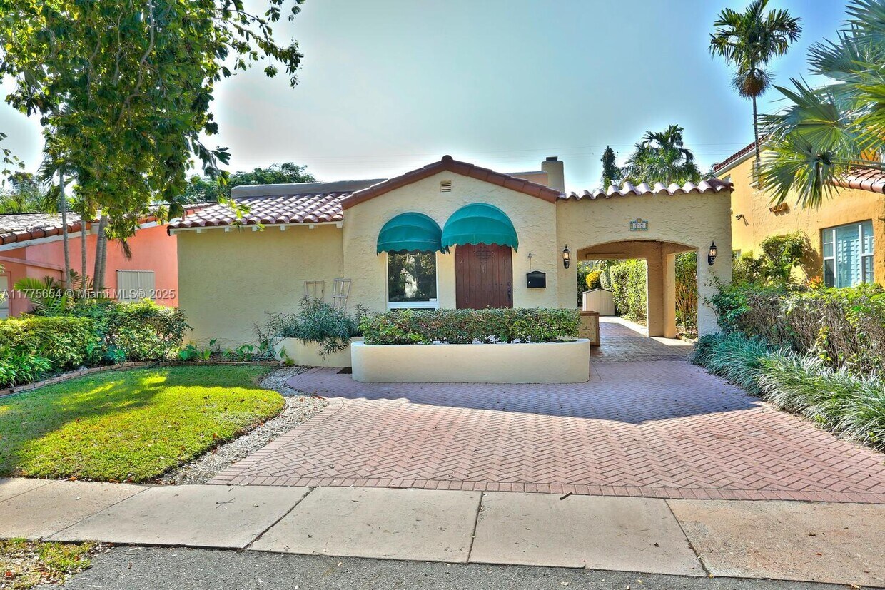 Primary Photo - 712 Navarre Ave