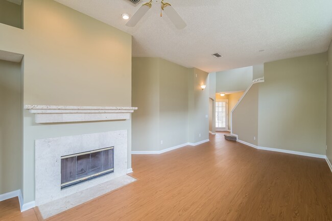 Building Photo - 815 Tournament Rd