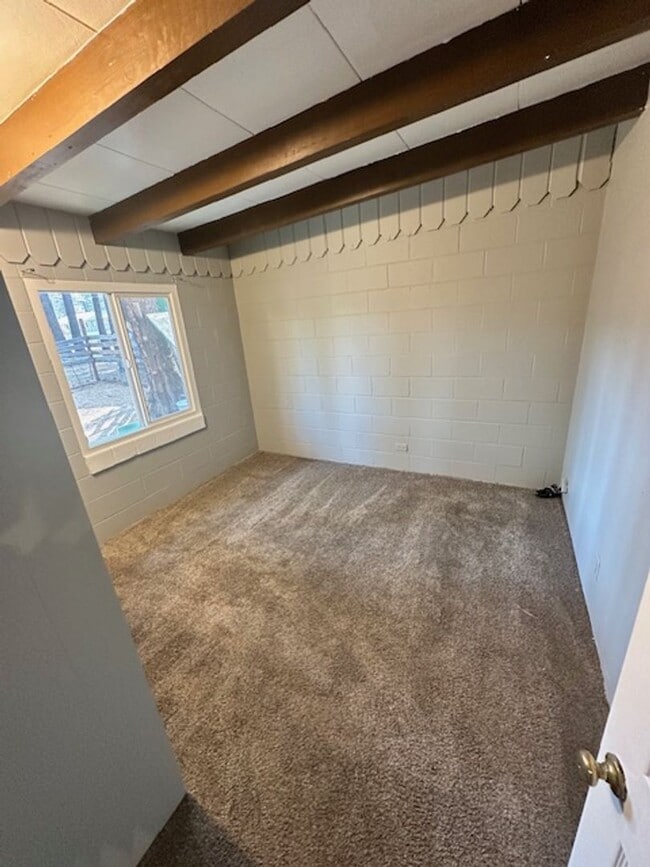 Foto del edificio - Newly painted Very Cute and Cozy Duplex- 1...
