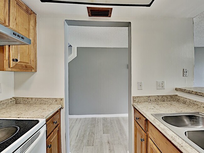 Building Photo - 5775 Peregrine Ave