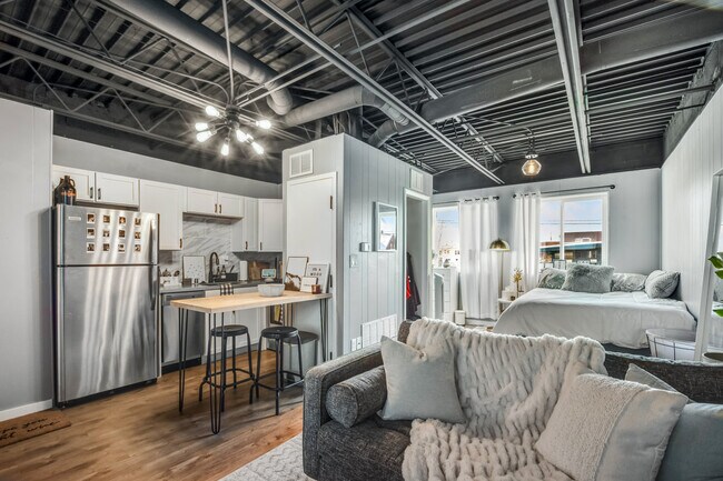 Building Photo - 2437 Atwood Ave