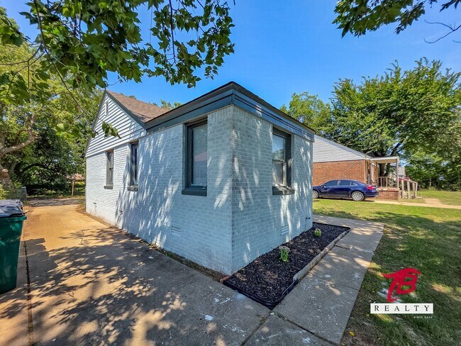 Foto del edificio - ozy 2-Bedroom Home in NE OKC – Affordable ...