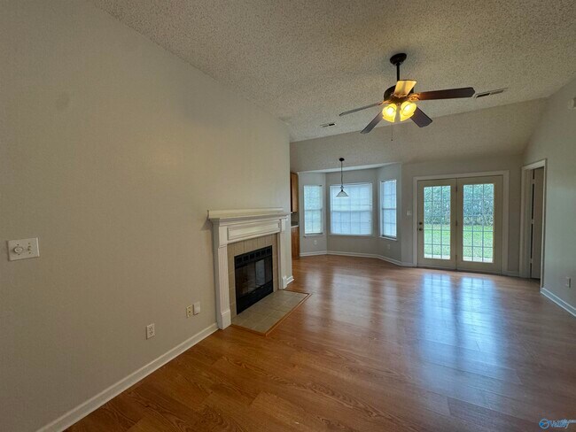 Foto del edificio - 104 Maple Valley Dr
