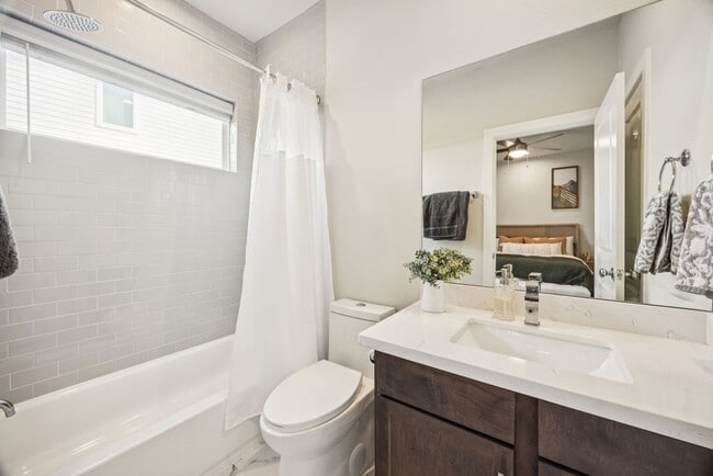 Foto del edificio - 6312 Brighton Oaks Ln