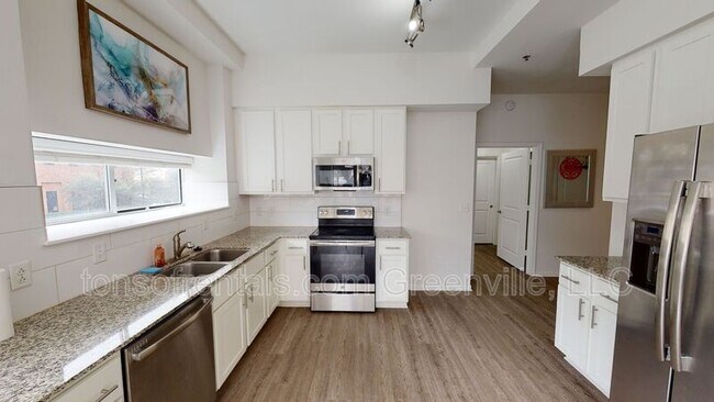 Photo - 100 E Washington St Apartment