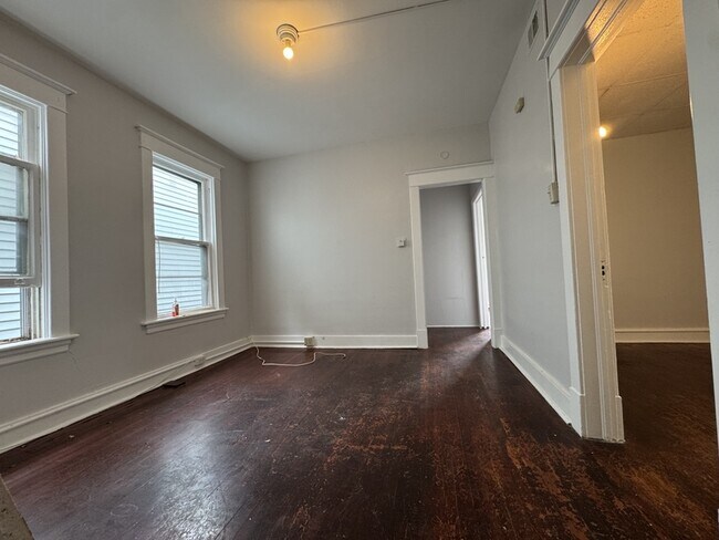 Building Photo - 184 N Lake Ave