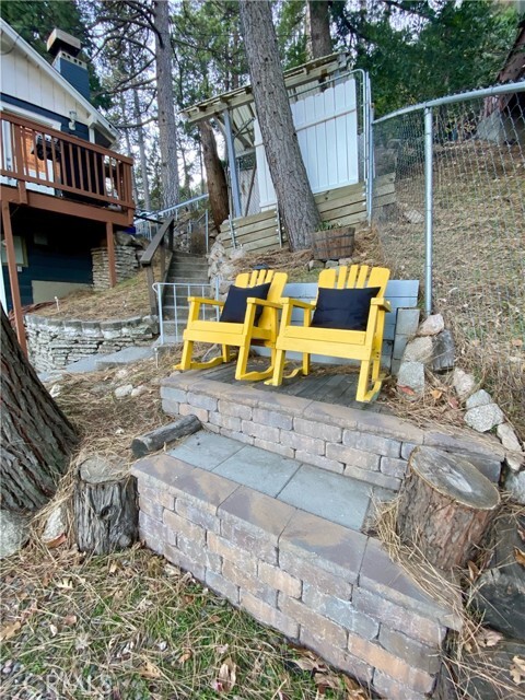 Building Photo - 23870 Lakeview Dr