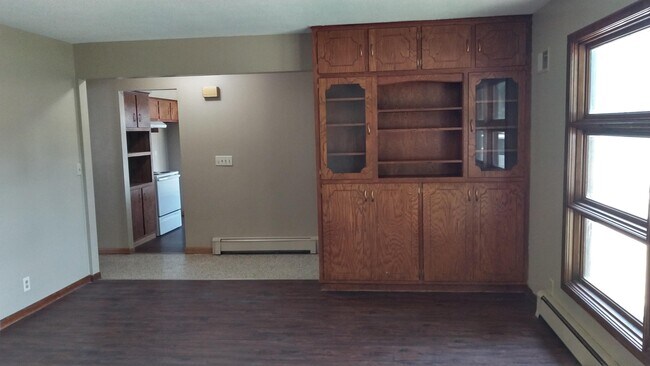 Building Photo - 2101 E 7th St