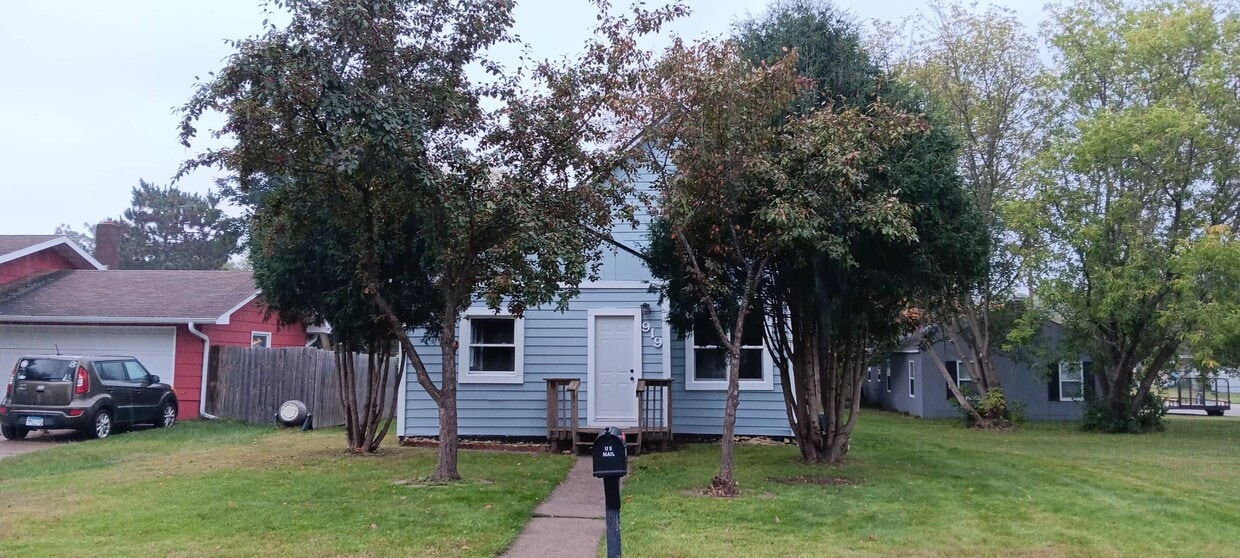 VIEW FROM STREET - 919 12th Ave NE