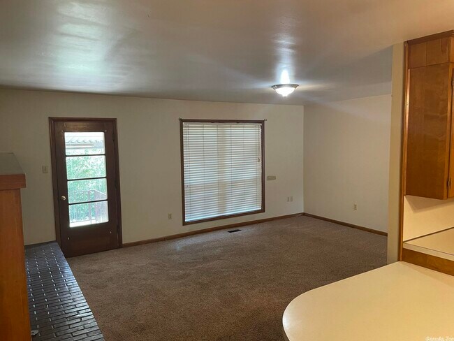 Building Photo - 1809 Meadowlake Rd