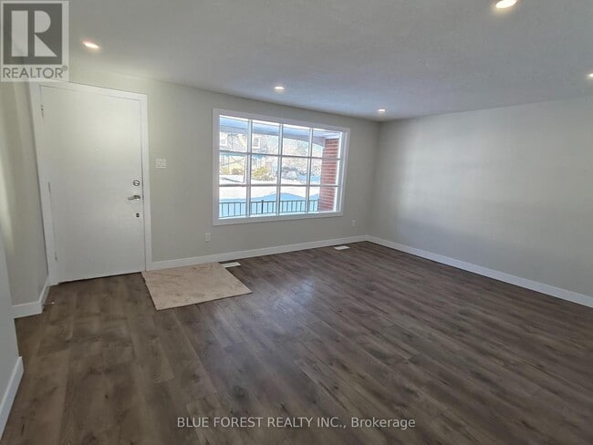 Building Photo - 681 Galloway Crescent