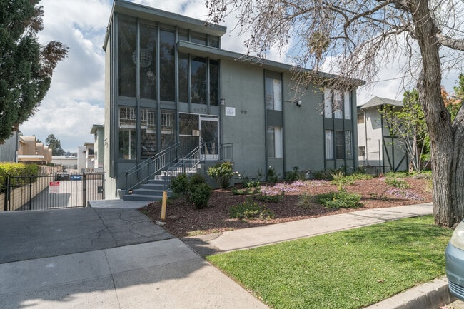 Building Photo - 6823 Variel Ave