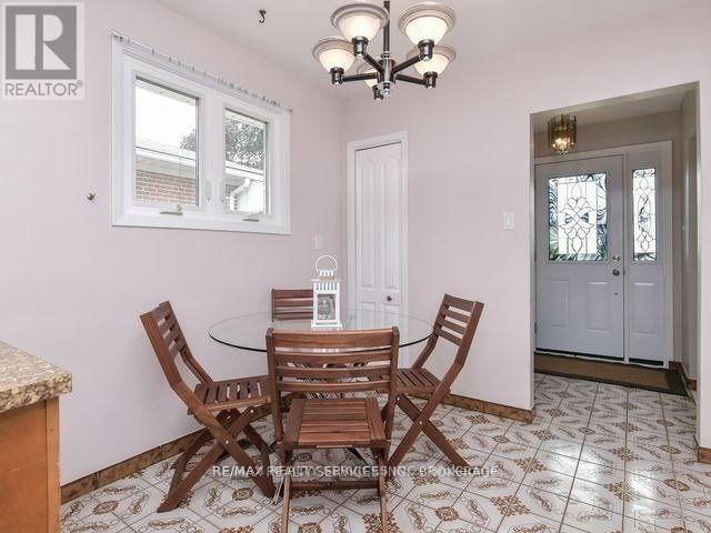 Photo du bâtiment - 14 Terra Cotta Crescent