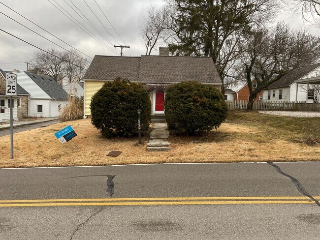 Building Photo - 2-Bedroom, 1-Bathroom Home on Bloomington'...