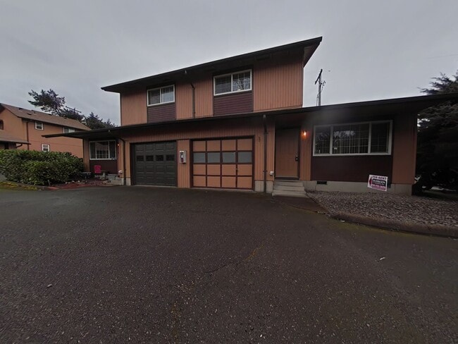 Building Photo - 2 Bedroom Duplex ~ South Corvallis ~ Pet F...