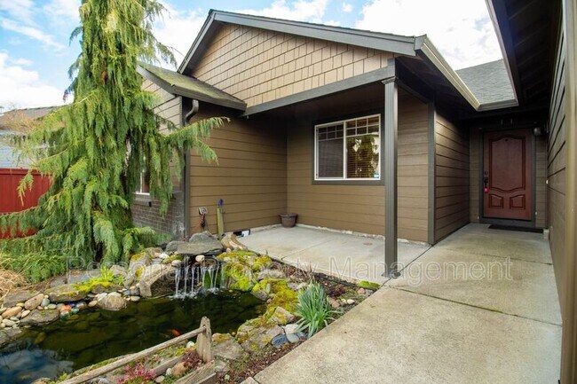 Building Photo - 902 N 15th Ct