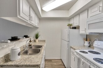 Building Photo - Canyon Creek