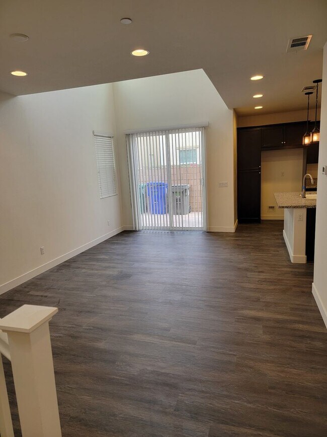 Foto del edificio - Georgous 4-bedroom, 3-bath detached condo ...