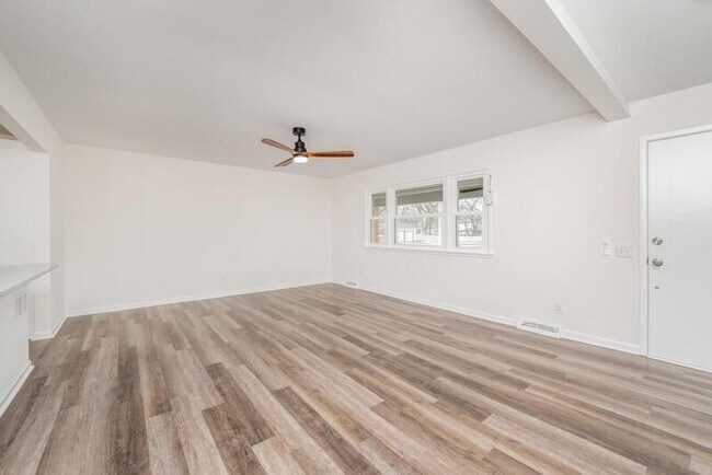 Foto del edificio - 1302 N Murray St