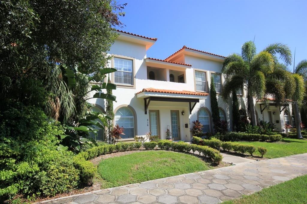 Foto principal - 616 2nd St N