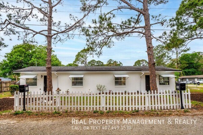 Building Photo - 104 N Driftwood-