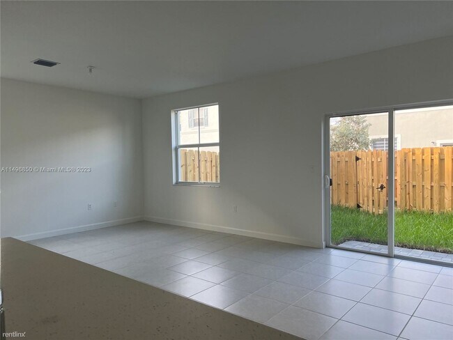 Building Photo - 4 br, 2.5 bath House - 11837 NW 46th St # 1