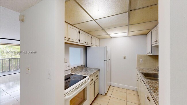 Foto del edificio - 14201 N Kendall Dr