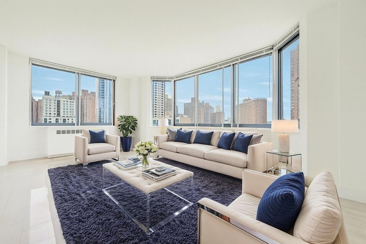 Primary Photo - 1735 York Ave