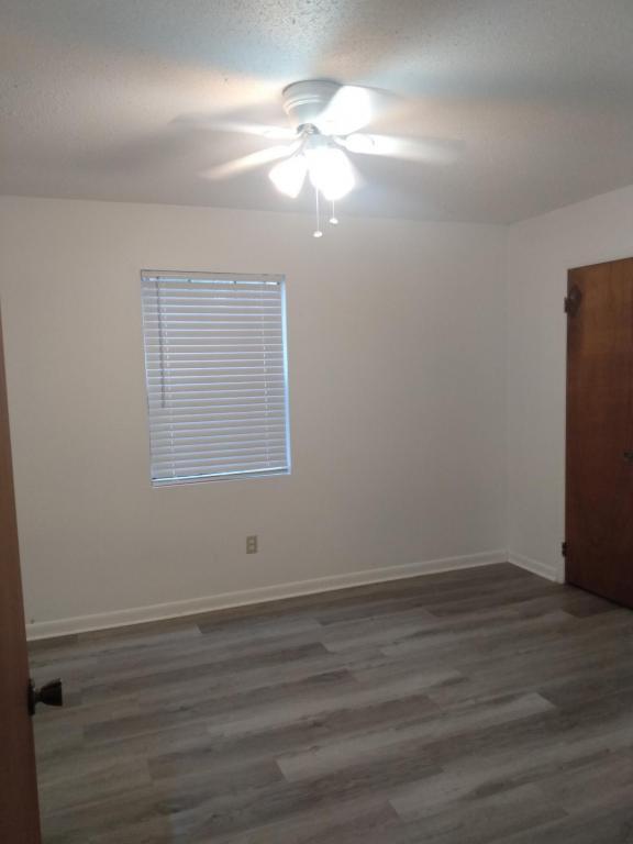 Building Photo - 300 Apache Dr