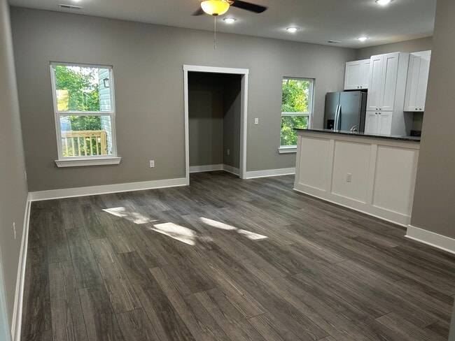 Building Photo - 2084 Ridgeview Dr NW
