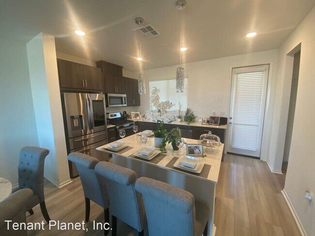 Building Photo - 4 br, 2.5 bath House - 1651 Sandbanks Dr U...