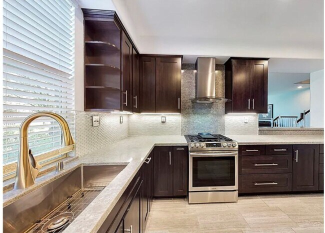 Foto del edificio - Village Walk 2 Bedroom for Rent in Valencia!