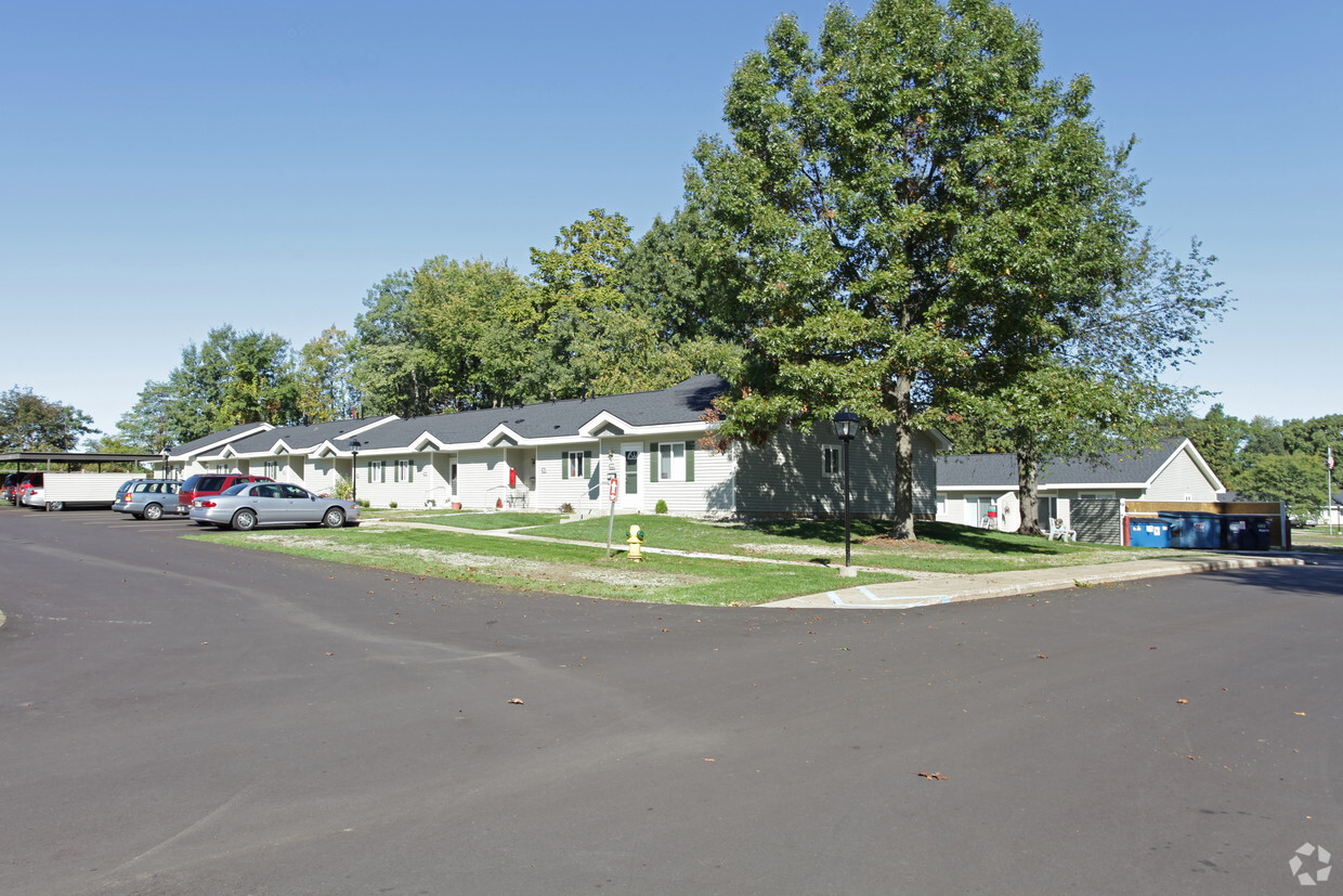 Primary Photo - Hearthside Apartments