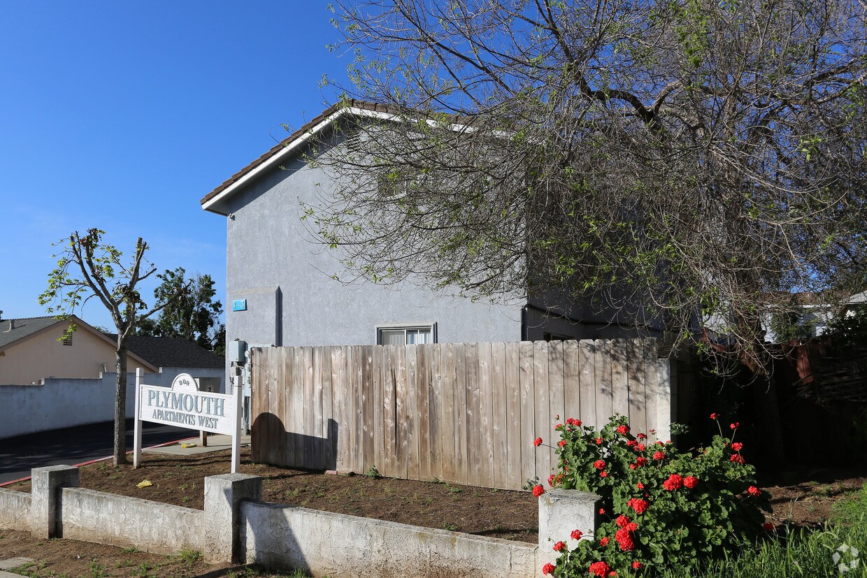 Building Photo - 208 Plymouth Dr