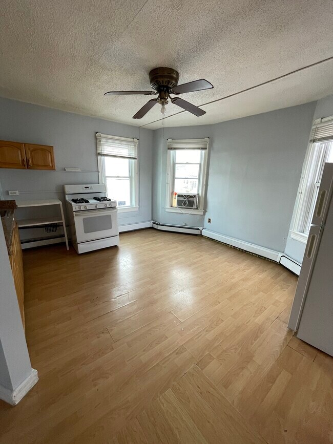 cocina/comedor - 1850 S Clinton Ave