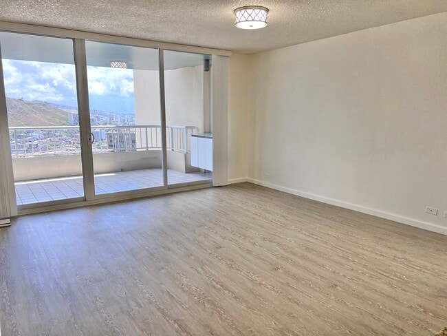 Building Photo - 1212 Nuuanu Ave