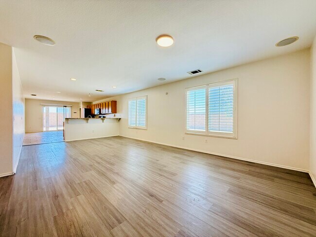 Building Photo - 44608 Avenida Linda