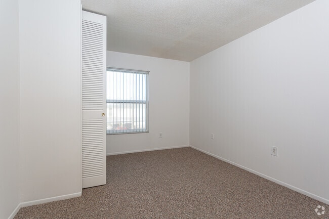 2nd bedroom - University Apartments