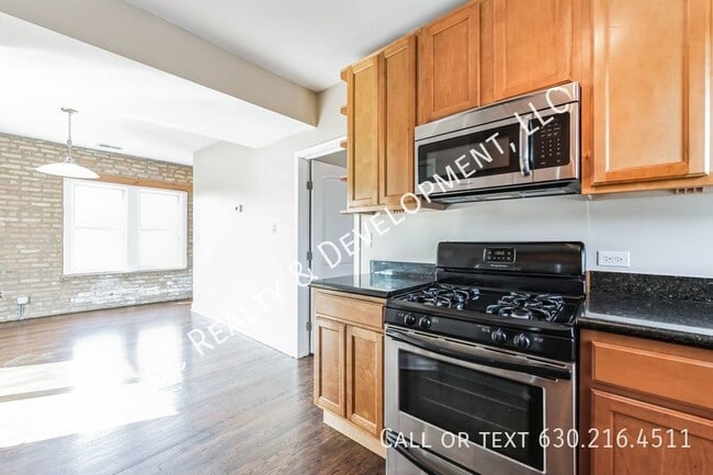 Building Photo - ***VINTAGE PENTHOUSE CONDO / 2BDRM - 2BTH ...