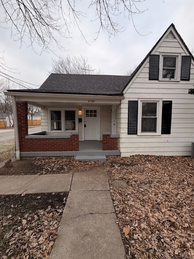 Beautiful Renovated 3 Br House! - Beautiful Renovated 3 Br House!