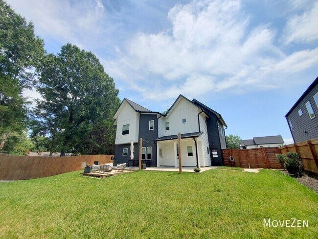 Foto del edificio - 5018 Double Lakes Dr