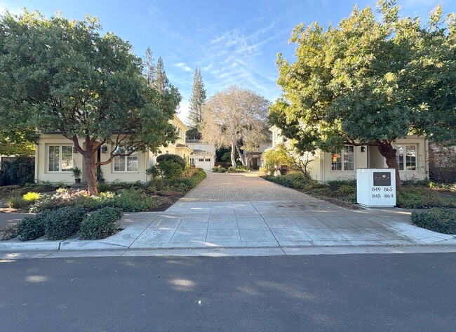 Building Photo - Gorgeous Single Family Home in Menlo Park ...