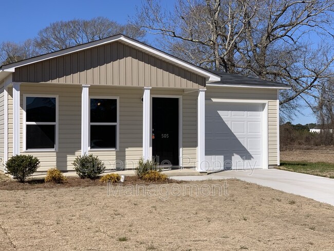 Building Photo - 505 Square St