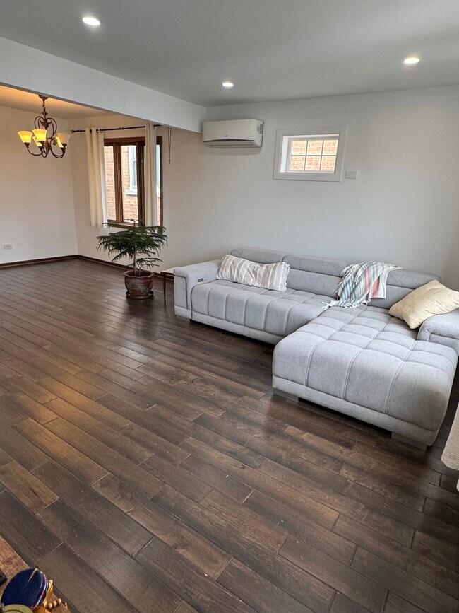 Foto del edificio - 6013 W Gunnison St