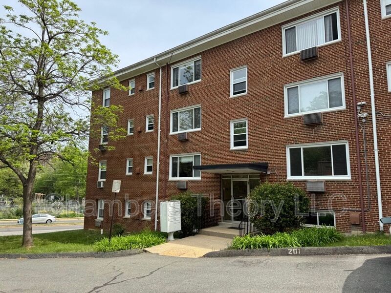 Building Photo - 945 N Barton St